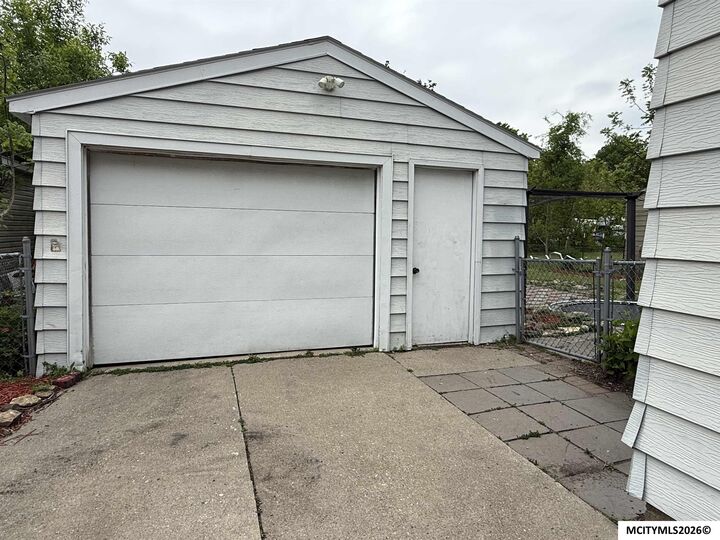 Property Photo: 908 S Virginia IA 50401