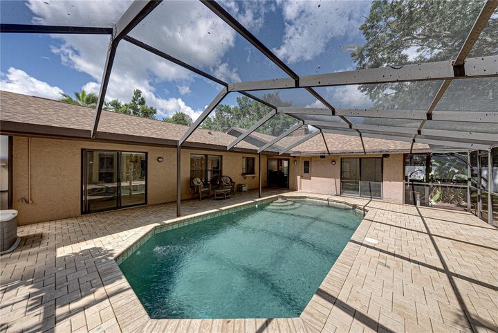 Property Photo:  1737 Shady Leaf Drive  FL 33596 
