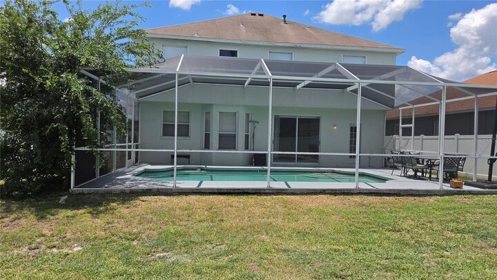 Property Photo:  10422 Glen Willow Lane  FL 33647 