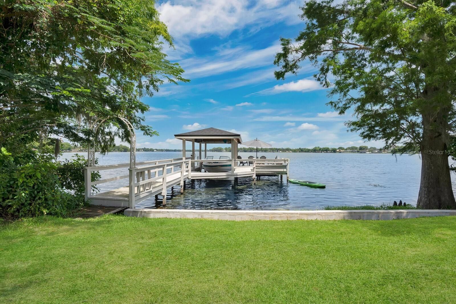 Property Photo: 300 Killarney Drive FL 32789
