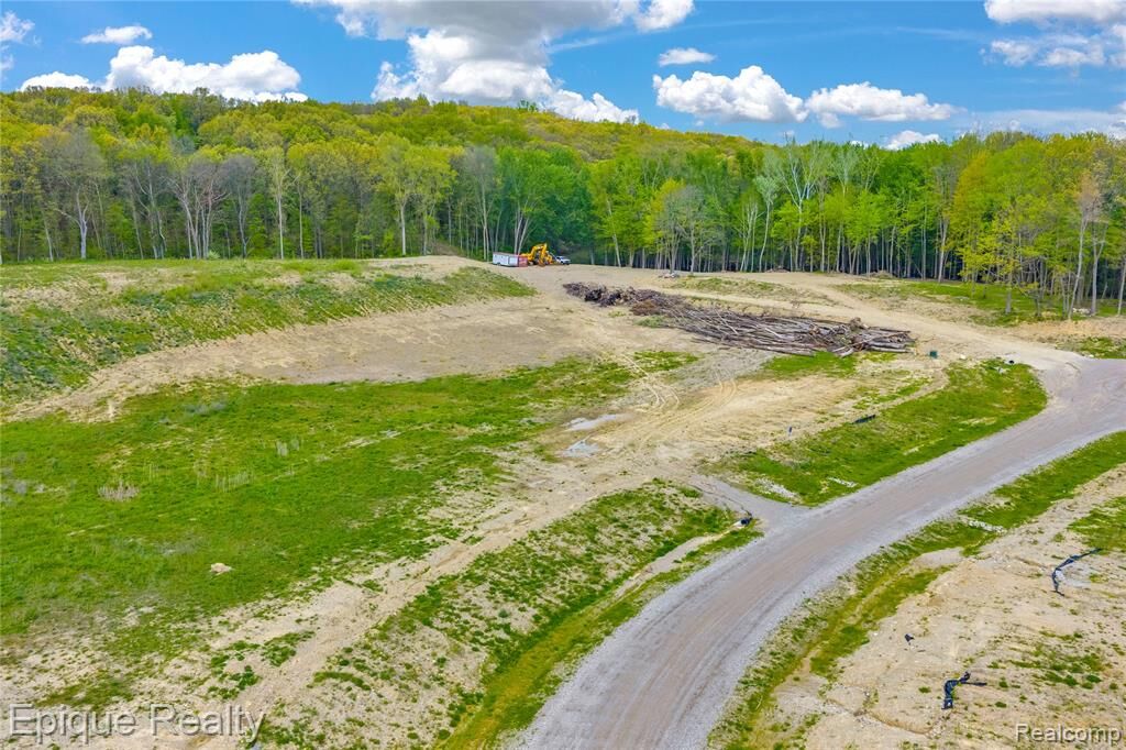 Property Photo:  2797 Park Ridge Road  MI 48383 