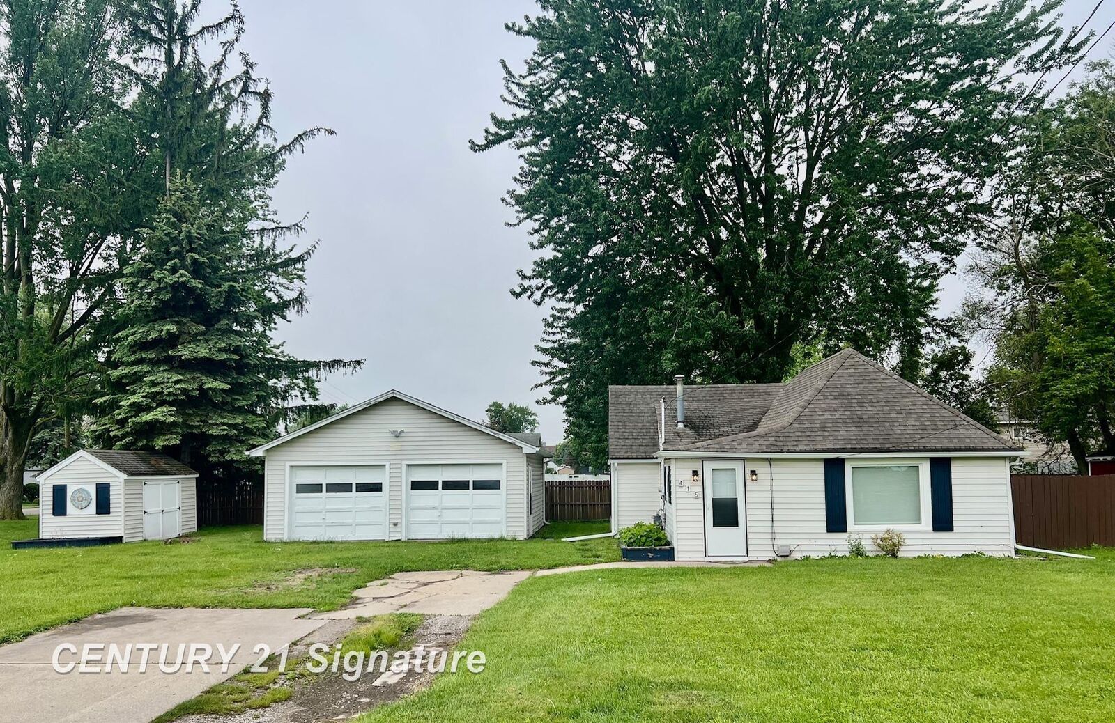Property Photo:  415 Hickory Street  MI 48724 