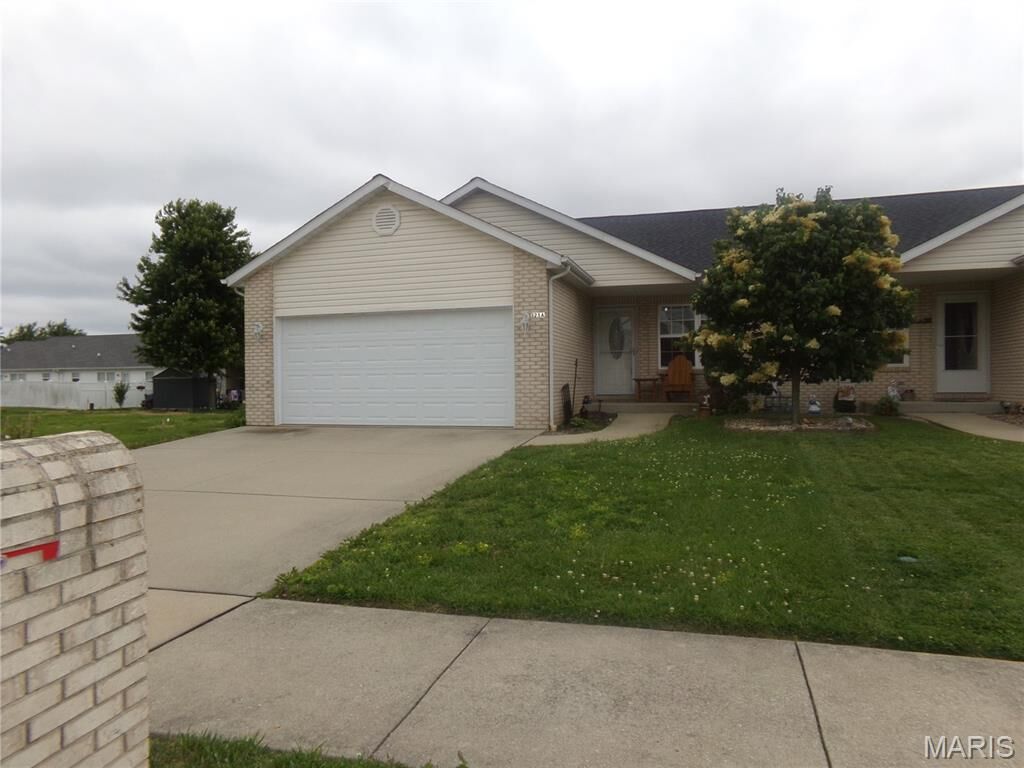 Property Photo:  125 Auburn Court A  IL 62249 