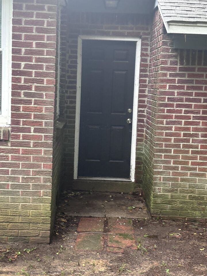 Property Photo:  318 E Raines Rd  TN 38109 