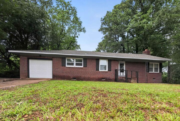 Property Photo: 318 E Raines Rd TN 38109