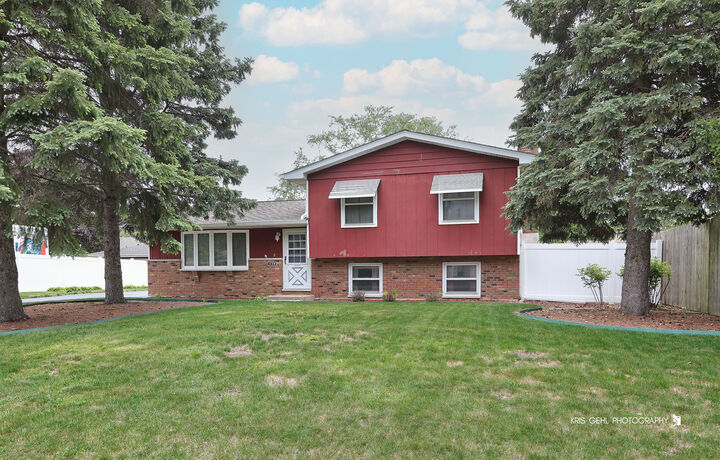 Property Photo:  539 Thompson Avenue  IL 60096 