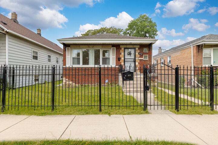 Property Photo:  4830 S Ridgeway Avenue  IL 60632 
