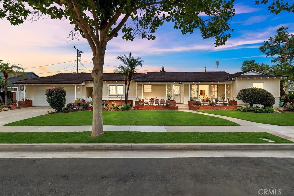 Property Photo:  1901 N Greenbrier Street  CA 92706 