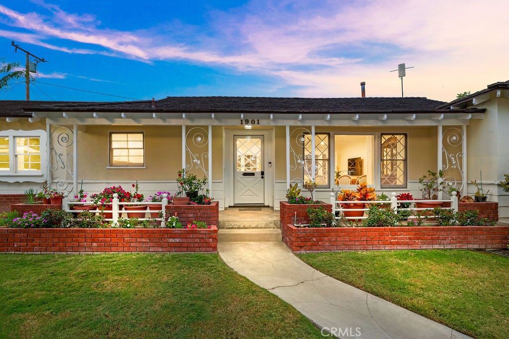 Property Photo:  1901 N Greenbrier Street  CA 92706 