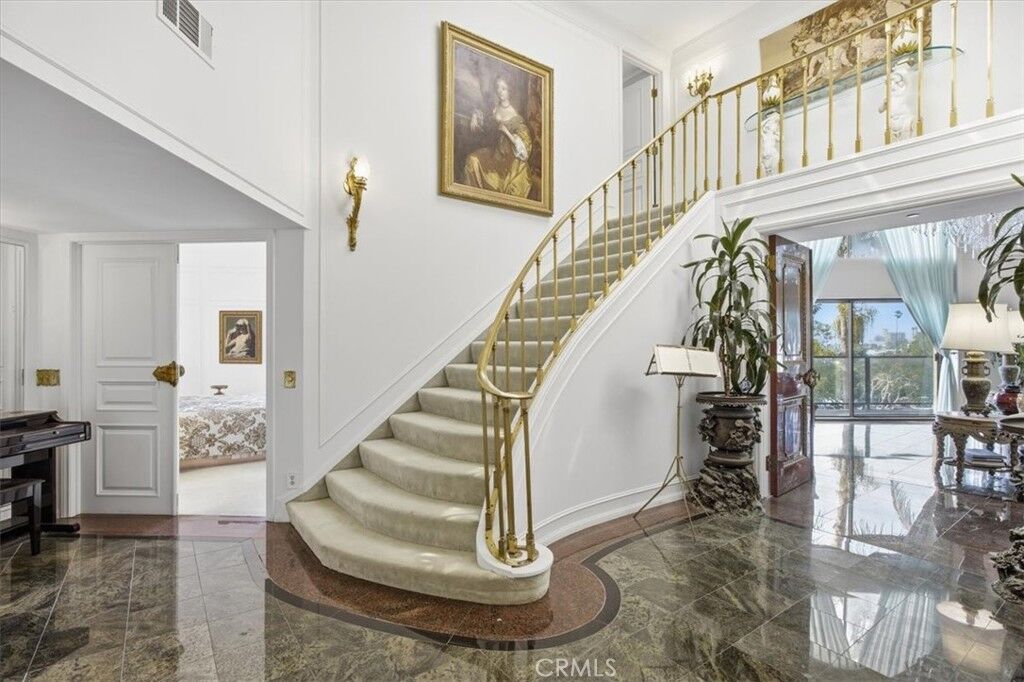 Property Photo:  420 Esplanade 7  CA 90277 