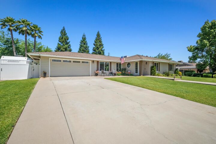 Property Photo:  18746 Auburn Way  CA 93638 