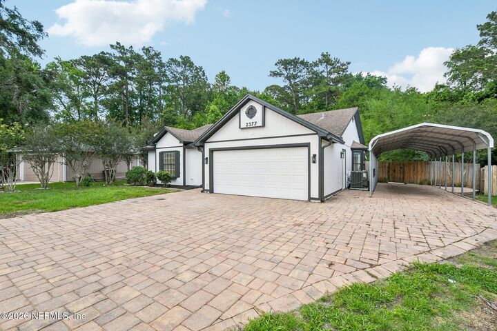 Property Photo: 2377 Winterwood Circle E FL 32210
