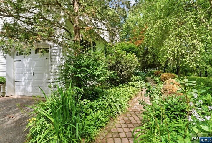 Property Photo:  10 Liberty Woods Drive  NJ 07838 