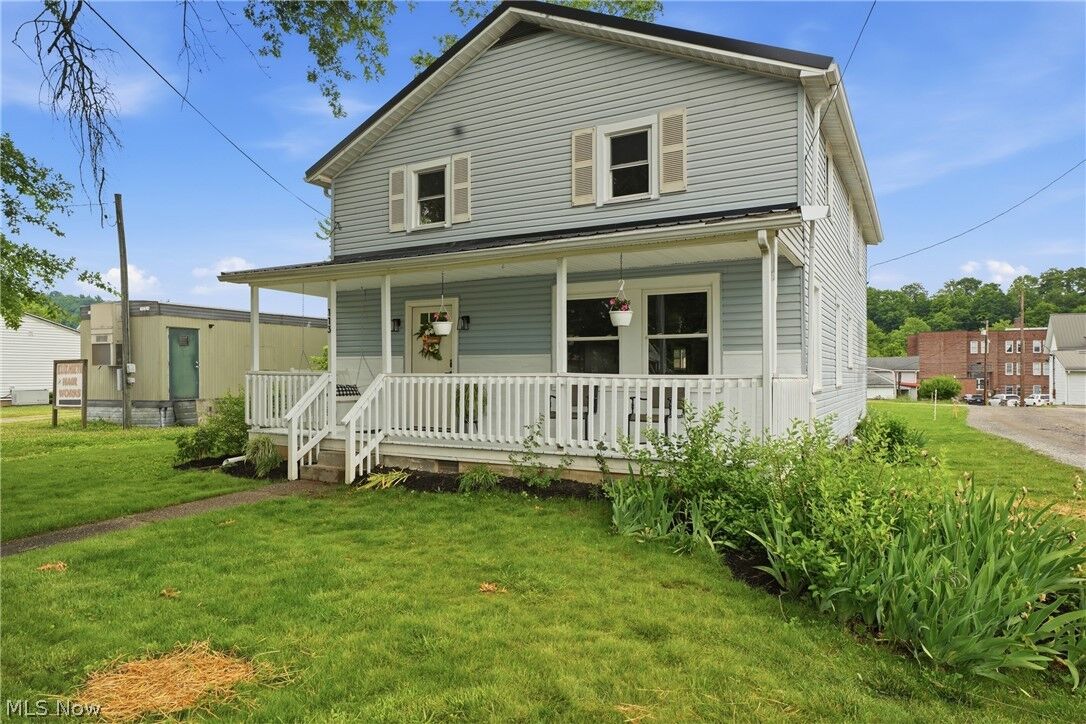 Property Photo:  113 Washington St  WV 26143 