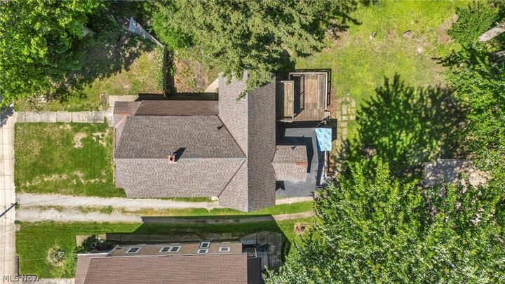 Property Photo: 1004 East Avenue OH 44035