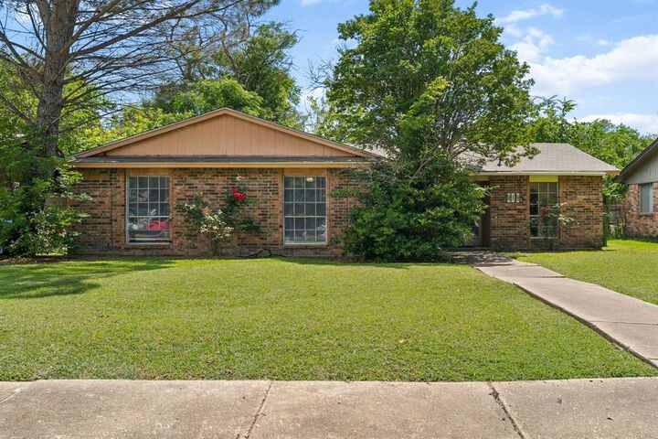 Property Photo:  818 Quebec Drive  TX 75040 