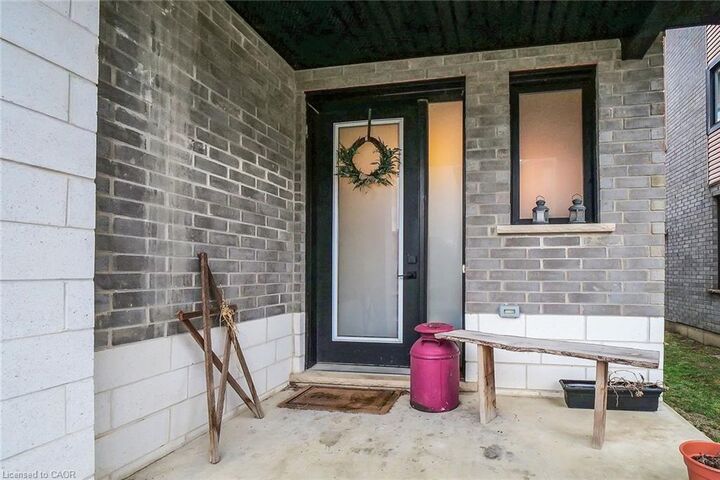 Property Photo:  985 West Village Square  ON N6H 5J9 