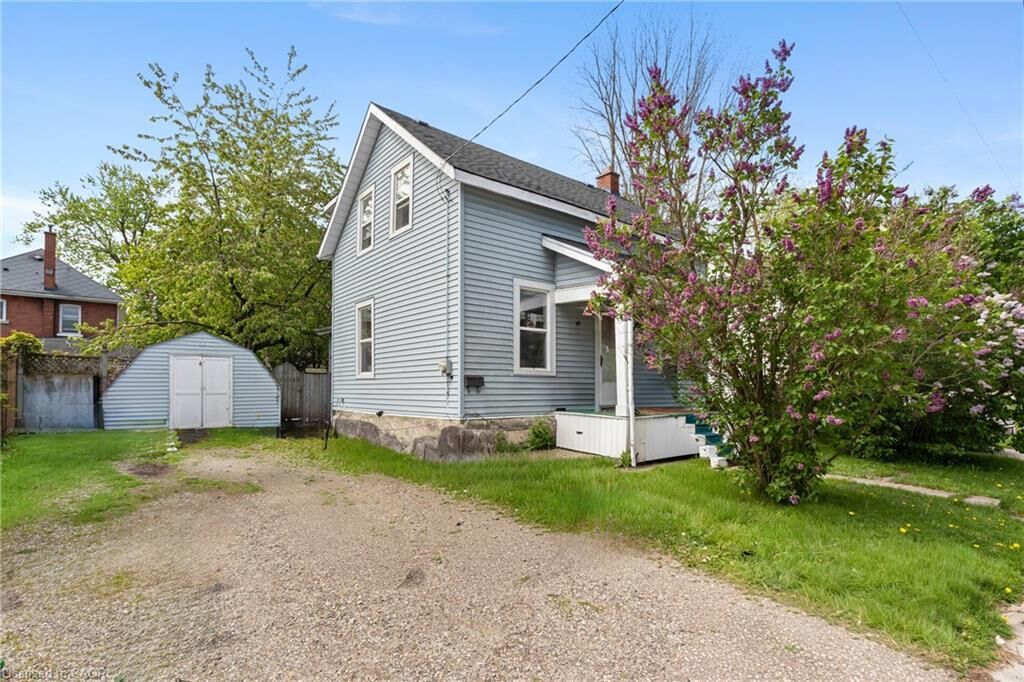 Property Photo:  21 Brant Street  ON N5A 3X1 