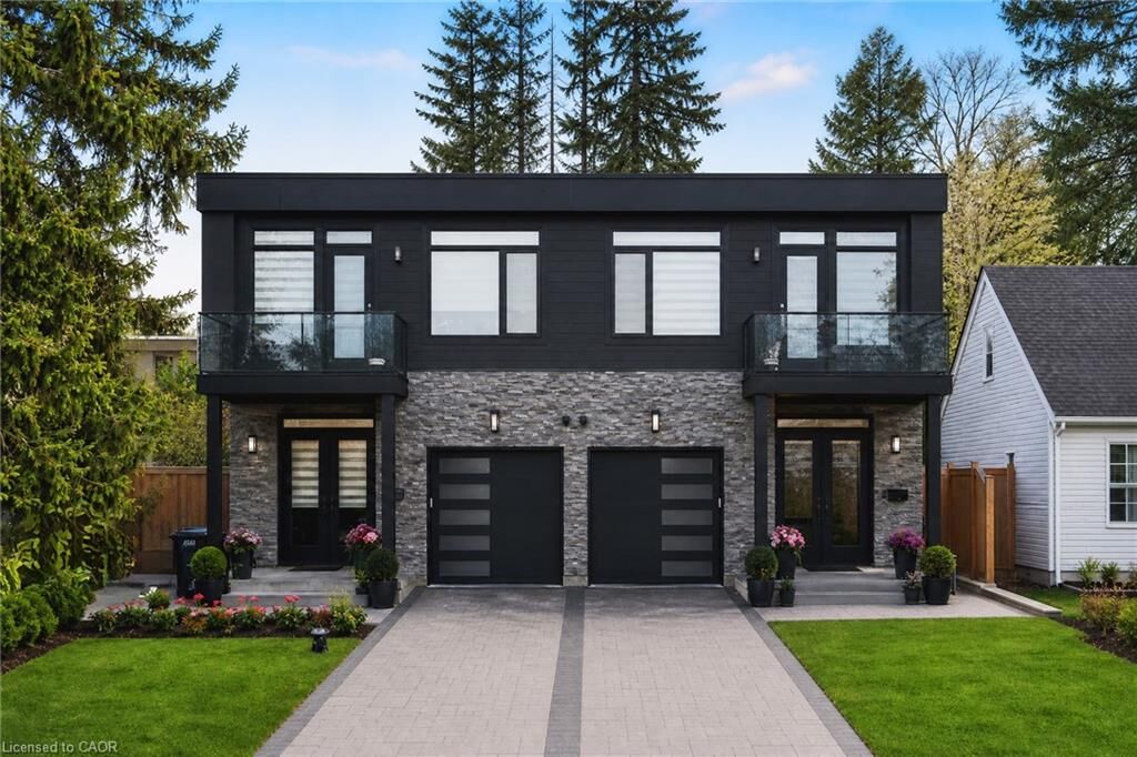 Property Photo: 25-A Tecumseth Avenue ON L5G 1K5