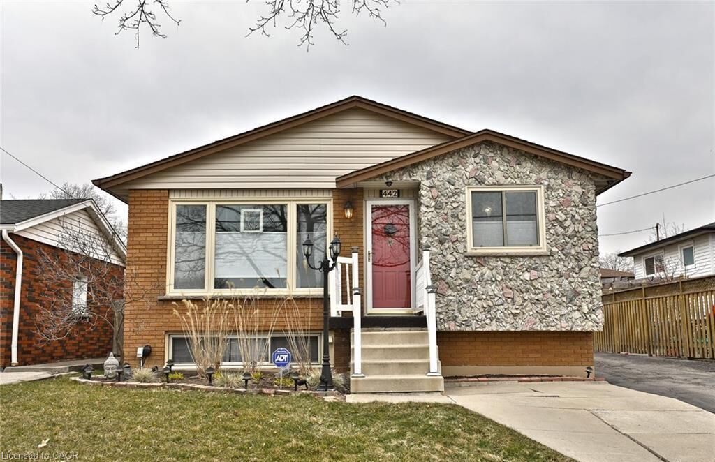 Property Photo:  442 Greenhill Avenue  ON L8K 5E4 
