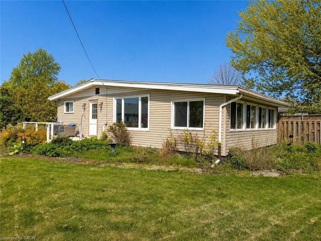 Property Photo:  18 Kenneth Avenue  ON N0A 1N3 