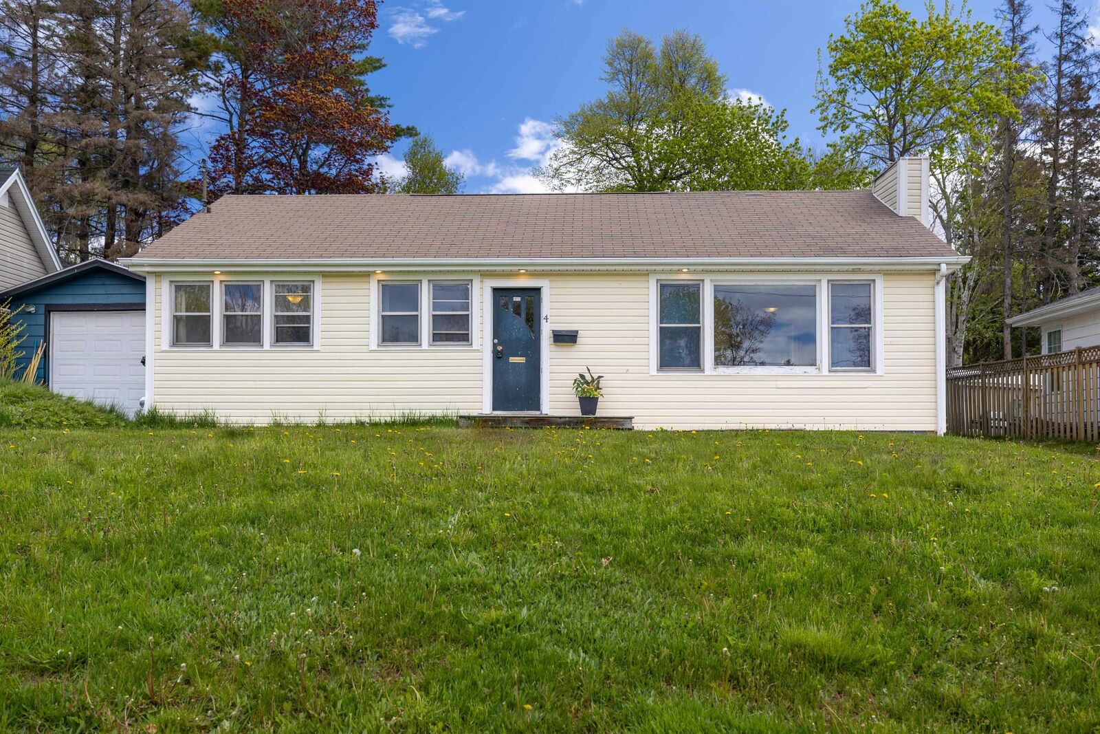 Property Photo: 4 Waverly Court PE C1A 3C3