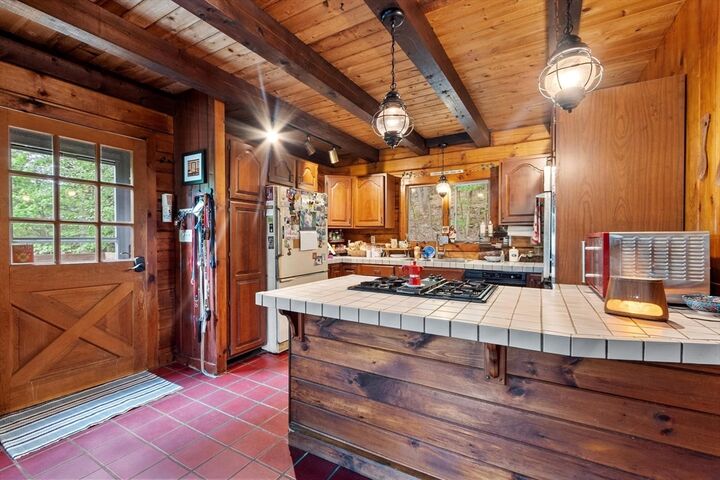 Property Photo:  90 Appleton Cir  MA 01420 