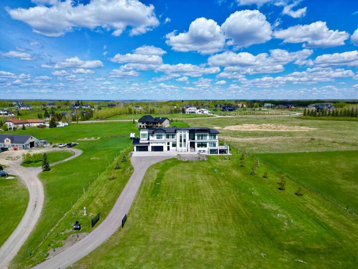 Property Photo:  33190 Glendale Road  AB T4C 2Z4 