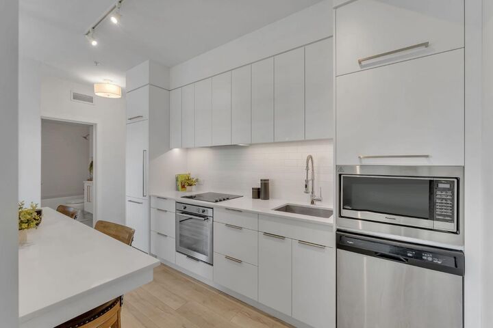 Property Photo: 3125 39 Street NW 211 AB T3B 6H5