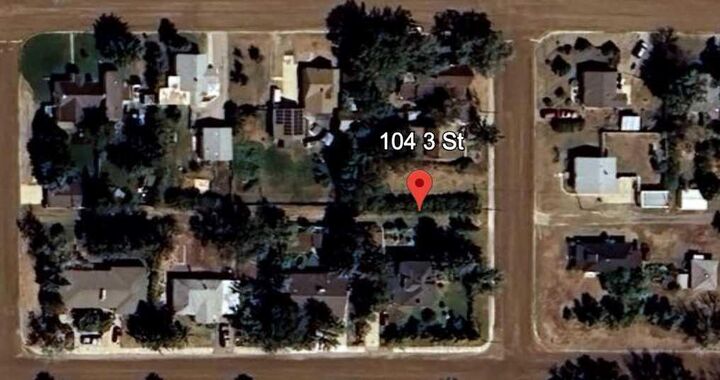 Property Photo:  104 3 Street  AB T0K 2L0 