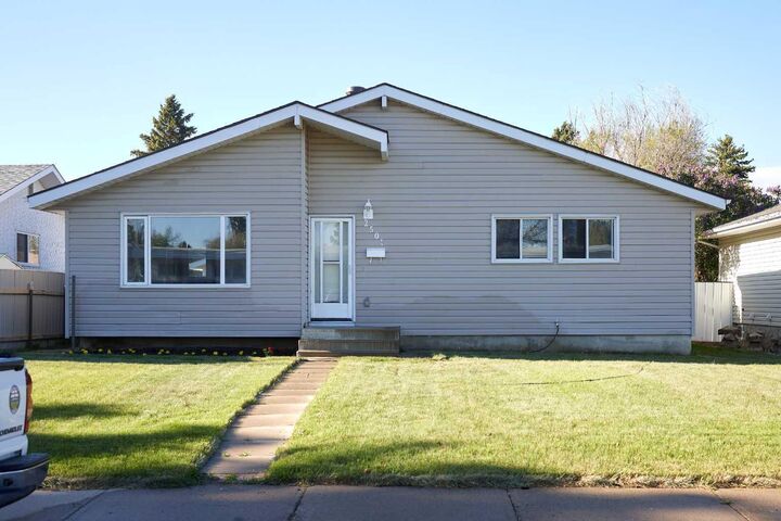 Property Photo:  2501 13 Avenue N  AB T1H 4A4 
