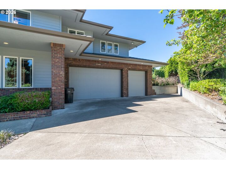 Property Photo: 15686 SW Pleasantview Ct OR 97224