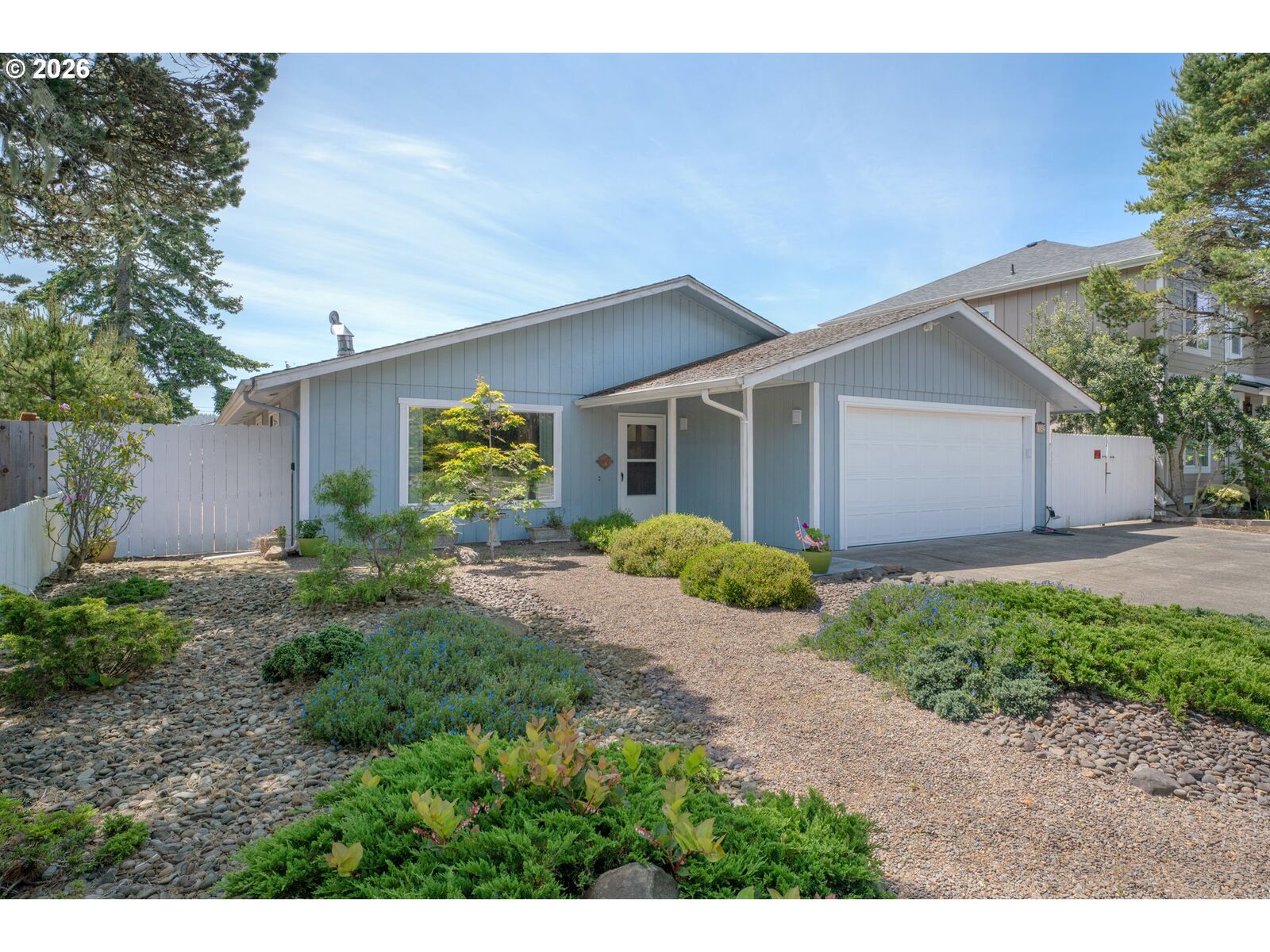 Property Photo:  1142 9th St  OR 97439 
