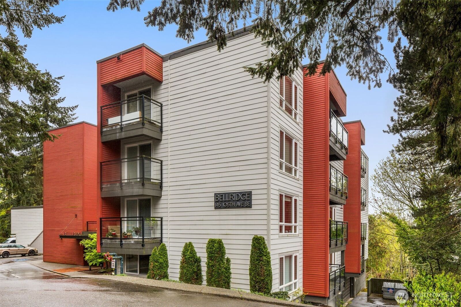 Property Photo: 145 105th Avenue SE 25 WA 98004