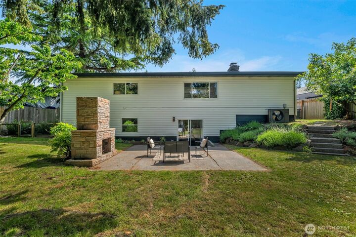 Property Photo:  11633  18th Avenue SW  WA 98146 