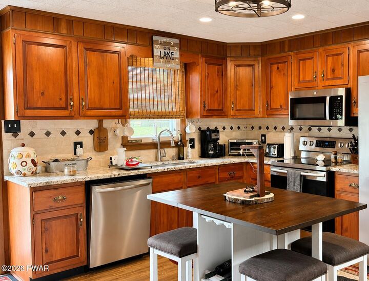 Property Photo:  105 Cottage Road  PA 18464 
