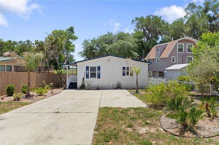 Property Photo: 4190 E Lake Park Drive FL 34442