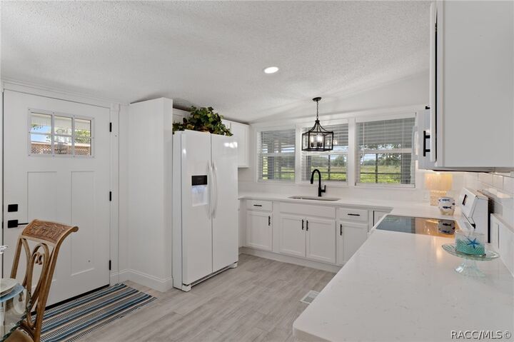 Property Photo:  4190 E Lake Park Drive  FL 34442 