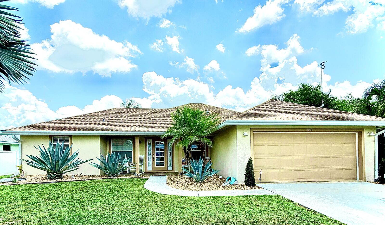 Property Photo:  127 NW Avens Street  FL 34983 