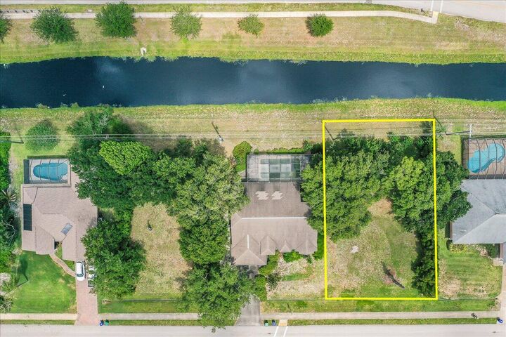 Property Photo: 286 Main Street FL 32958
