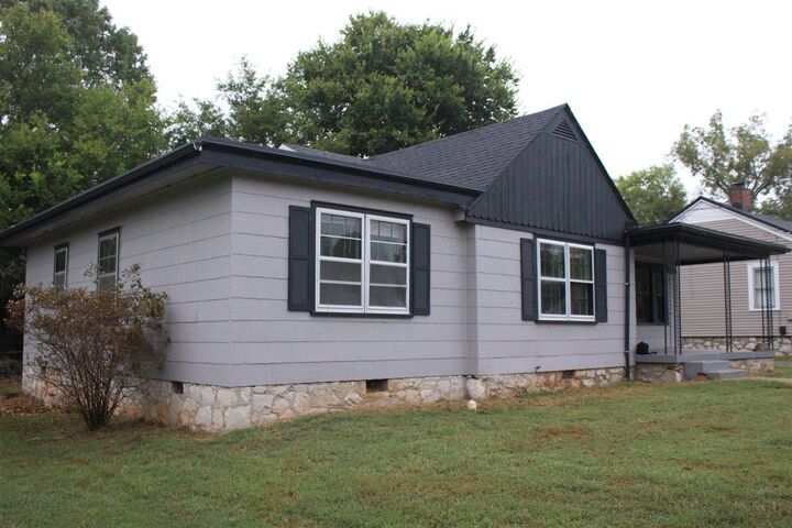 Property Photo:  1305 Nutwood Street  KY 42104 