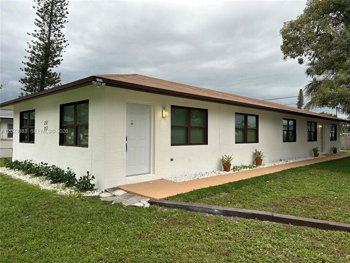Property Photo: 251-253 SW 11th St FL 33004