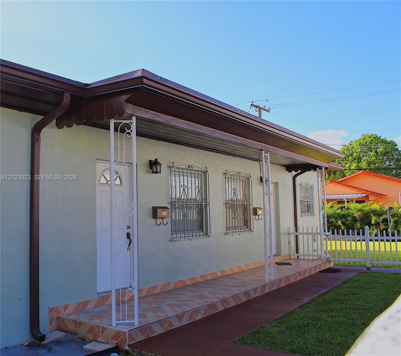 Property Photo:  