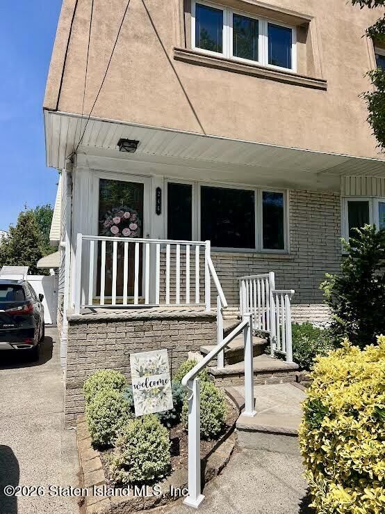 Property Photo:  246 Fahy Avenue  NY 10314 
