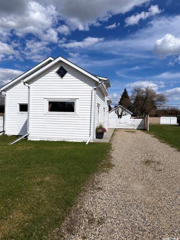 Property Photo: 901 2nd Street W SK S0E 1E0