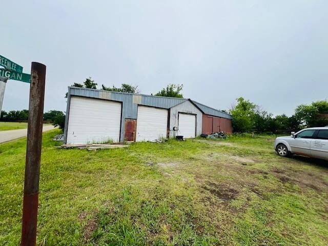 Property Photo:  700 N Michigan  OK 74023 