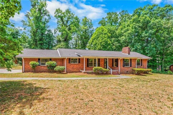 Property Photo: 1226 Twin Oak Drive NC 27105