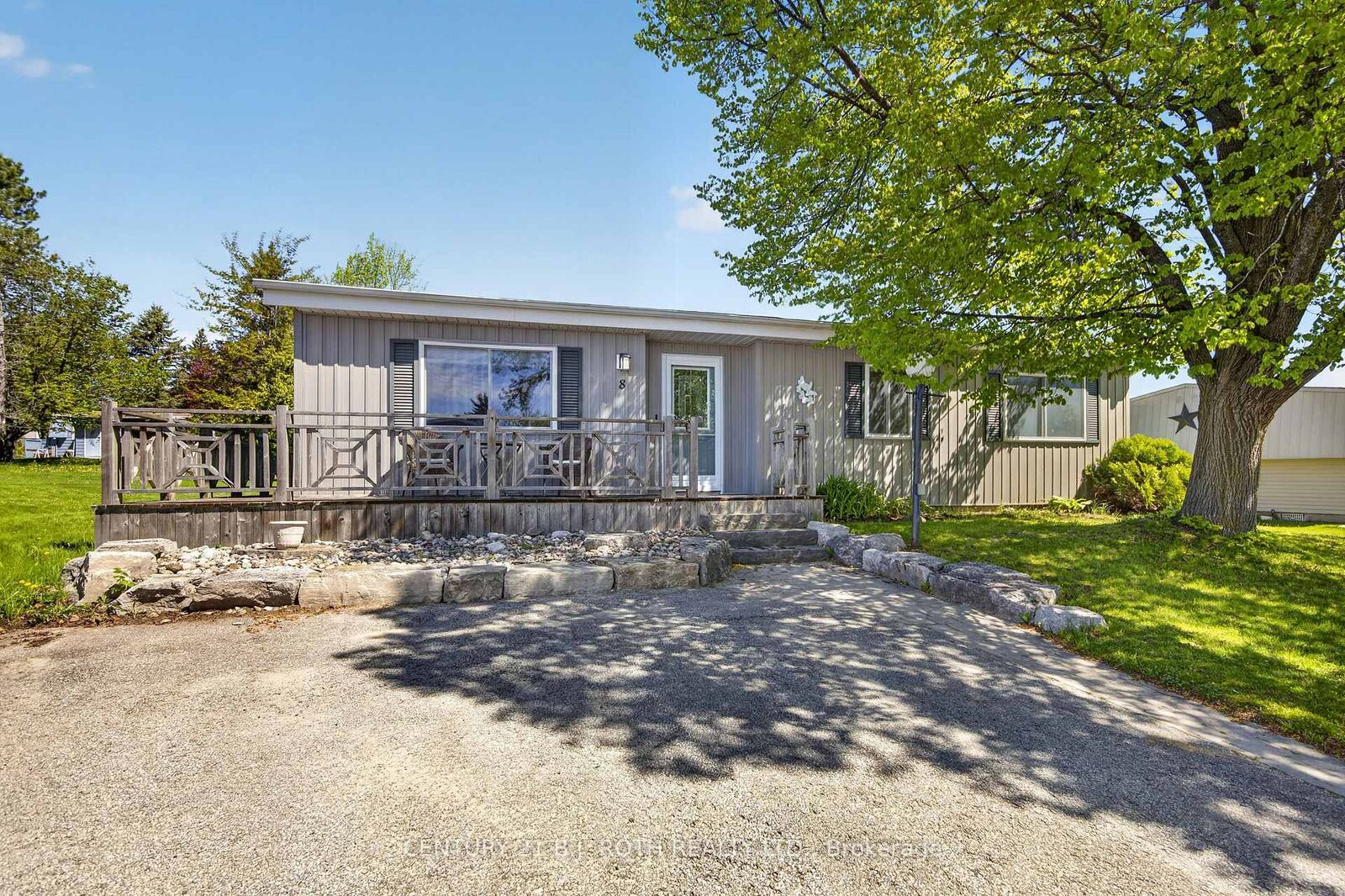 Property Photo:  8 Belle Isle Arm N/A  ON L9S 1N7 