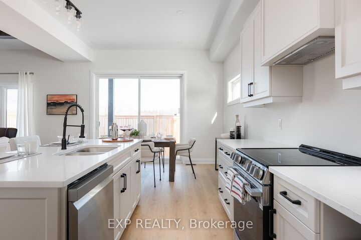 Property Photo: 6152 Curlin Crescent ON L2H 3W8