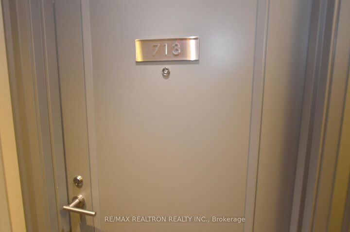 Property Photo: 155 Yorkville Avenue 713 ON M5R 0B4